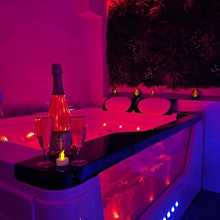 Love Room: Aux Plaisirs Des Sens Jacuzzi Prive Barr Ngoại thất bức ảnh