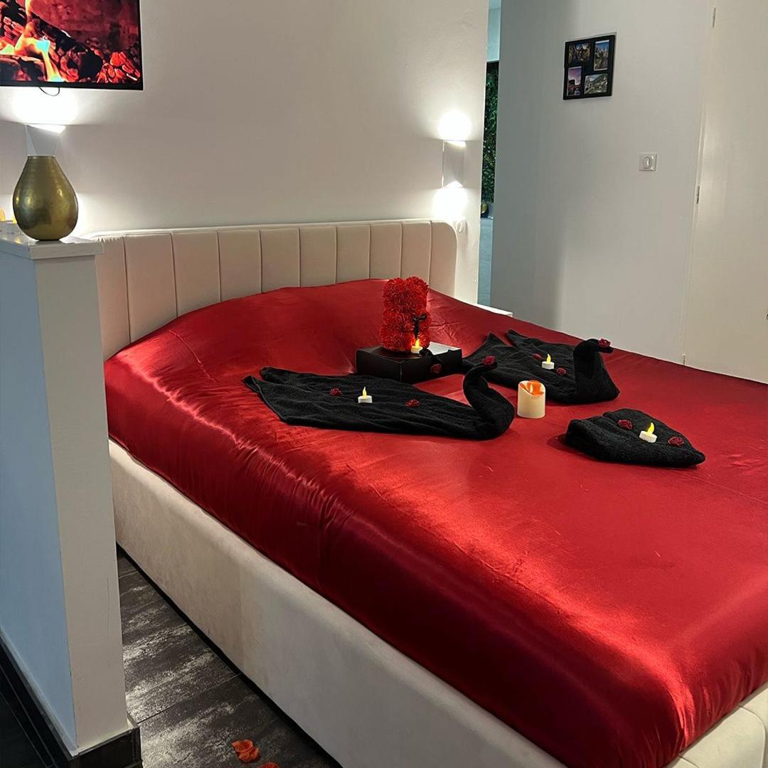 Love Room: Aux Plaisirs Des Sens Jacuzzi Prive Barr Ngoại thất bức ảnh